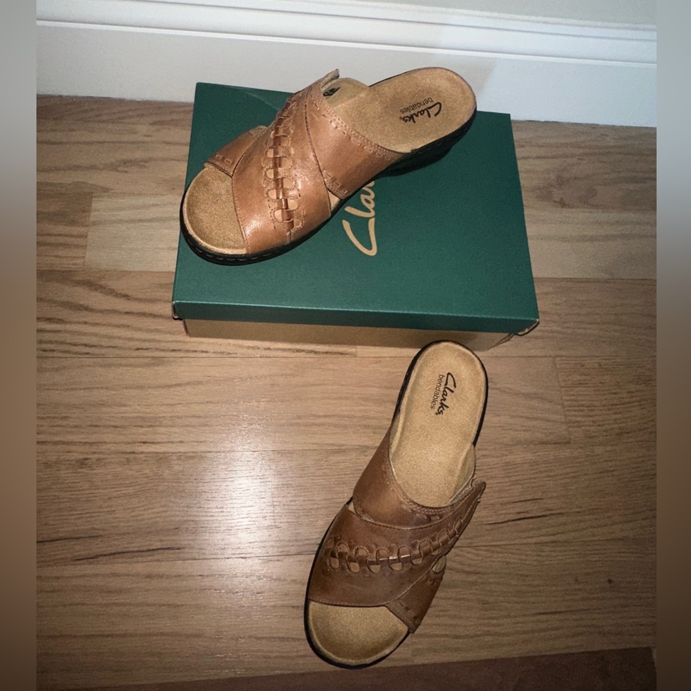 Clarks Women's Tan Leather Sandals 8W
